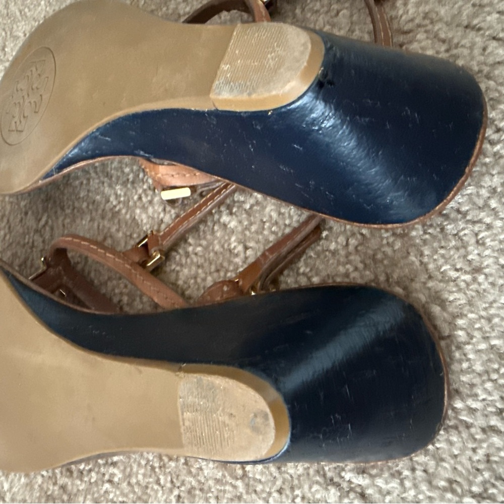 Tory Burch Pauline Demi Wedge T-strap Leather Sandals - Picture 11 of 13